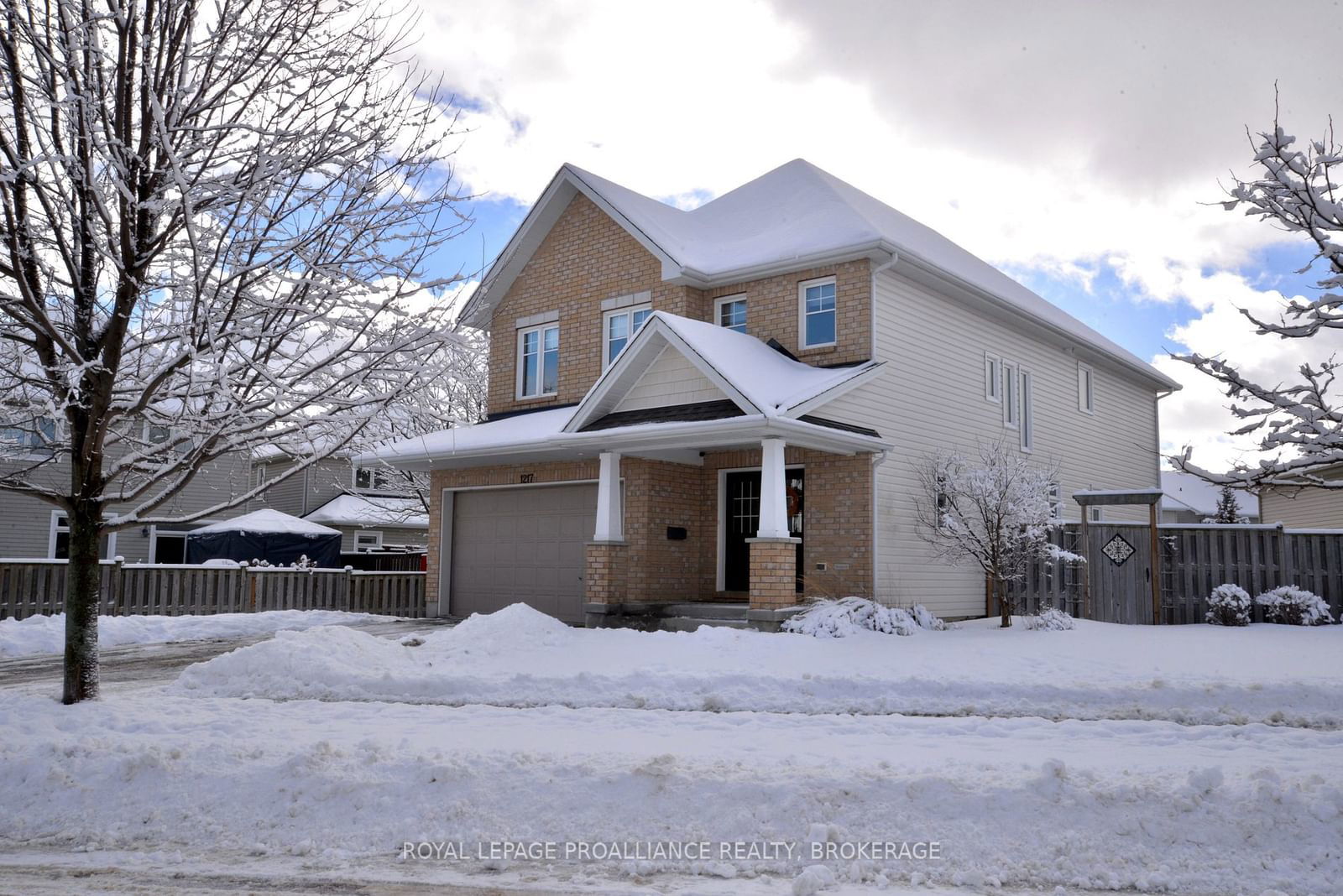 Detached House for sale at 1217 Greenwood Park Drive, Kingston, Kingston East (Incl Barret Crt), K7K 0E1 - MLS: X11961523