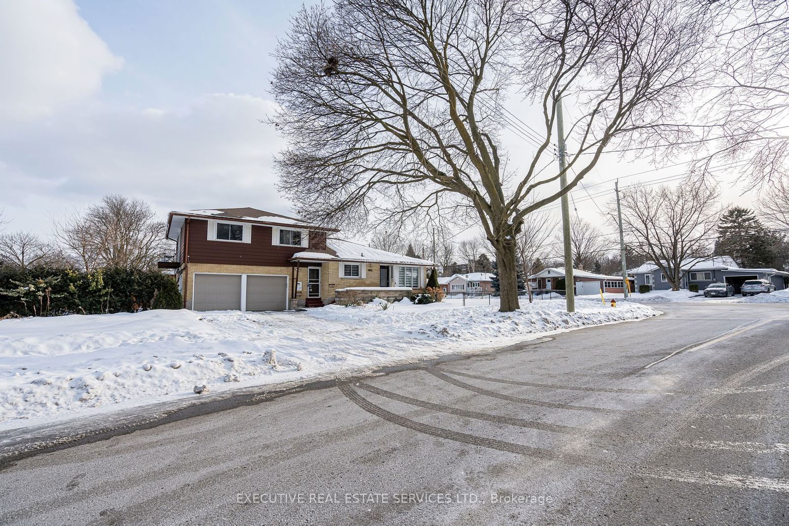 Detached House for lease at 155 Massey Avenue, Kitchener, N2C 1M6 - MLS: X11961581