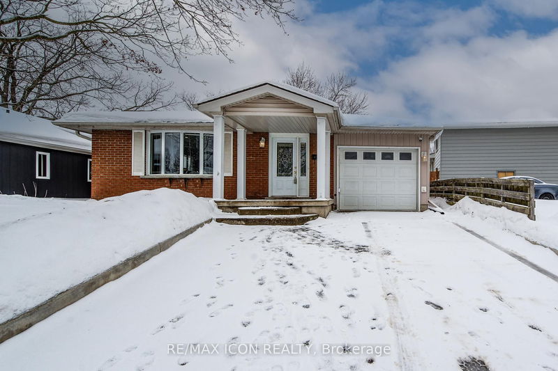home for sale on 29 Rossford Crescent