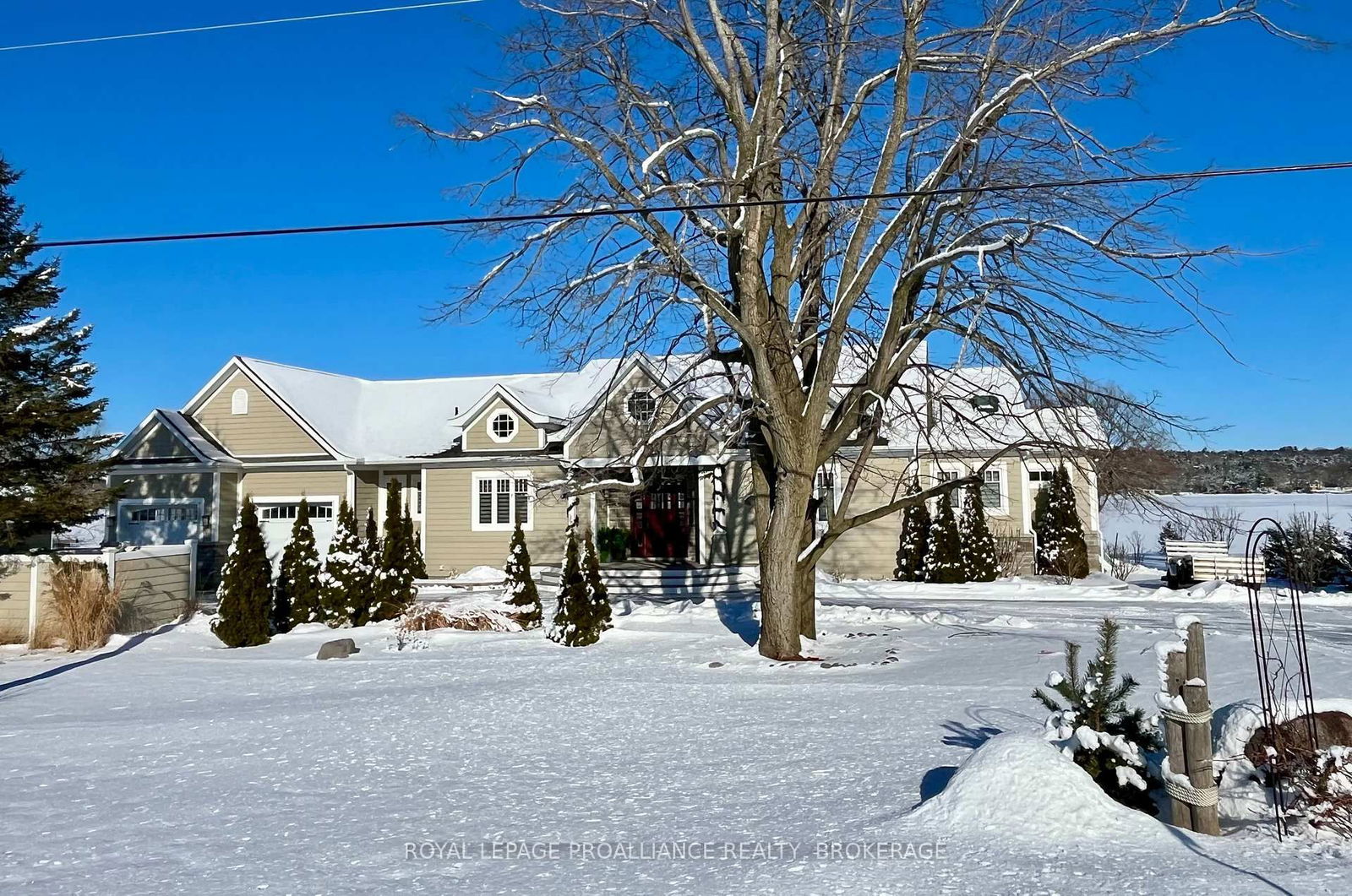 Building at 326 Spithead Road, Frontenac Islands, The Islands