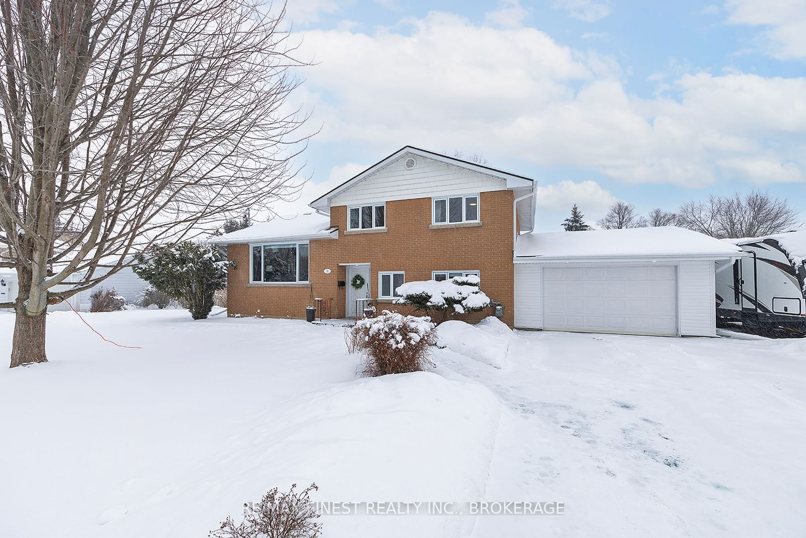 Detached House for sale at 31 Manitou Crescent, Loyalist, Amherstview, K7N 1B1 - MLS: X11961974