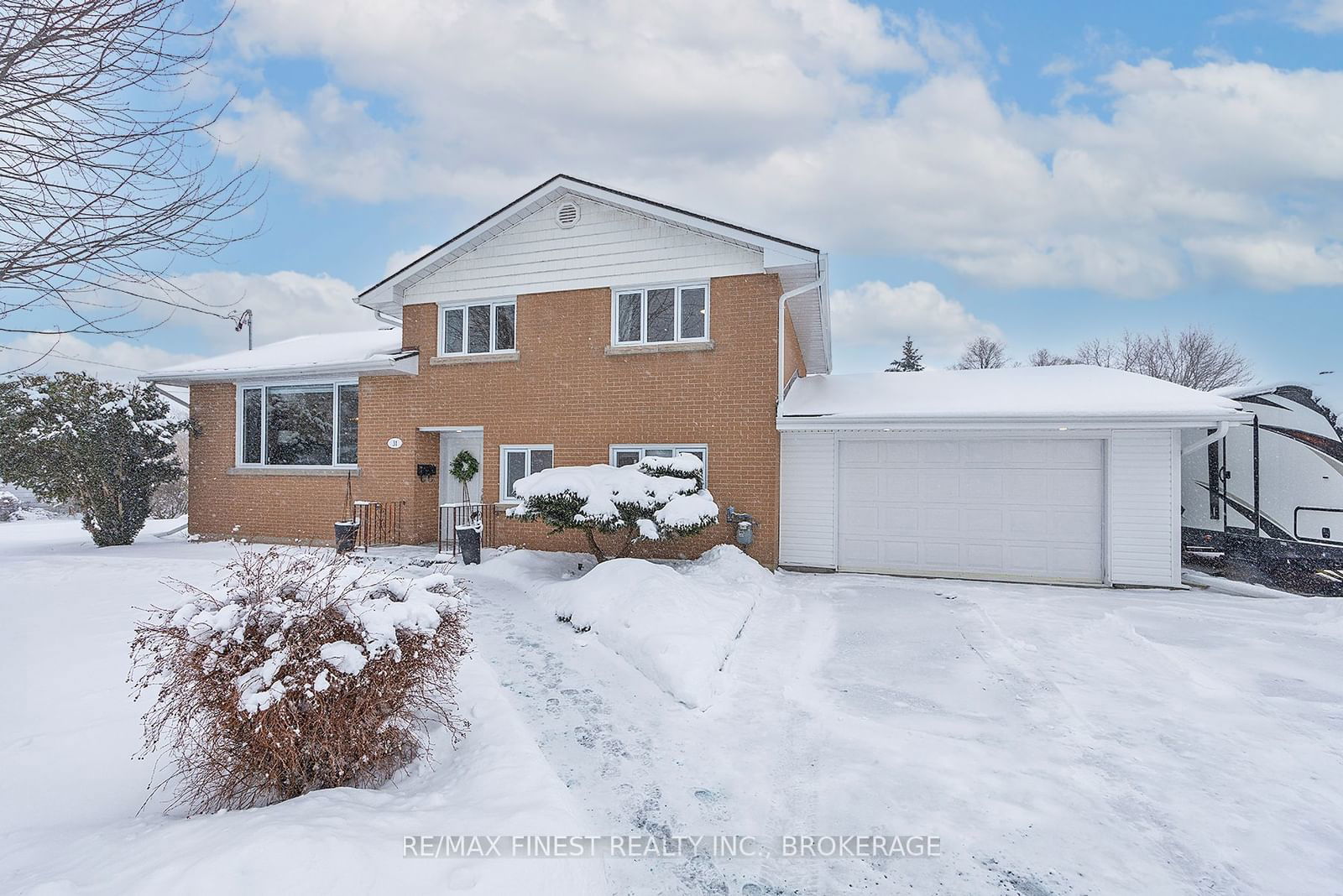 Detached House for sale at 31 Manitou Crescent, Loyalist, Amherstview, K7N 1B1 - MLS: X11961974