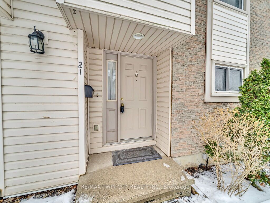 Townhouse sold at 21-11 Grand River Boulevard, Kitchener, N2A 2T2 - MLS: X11962070