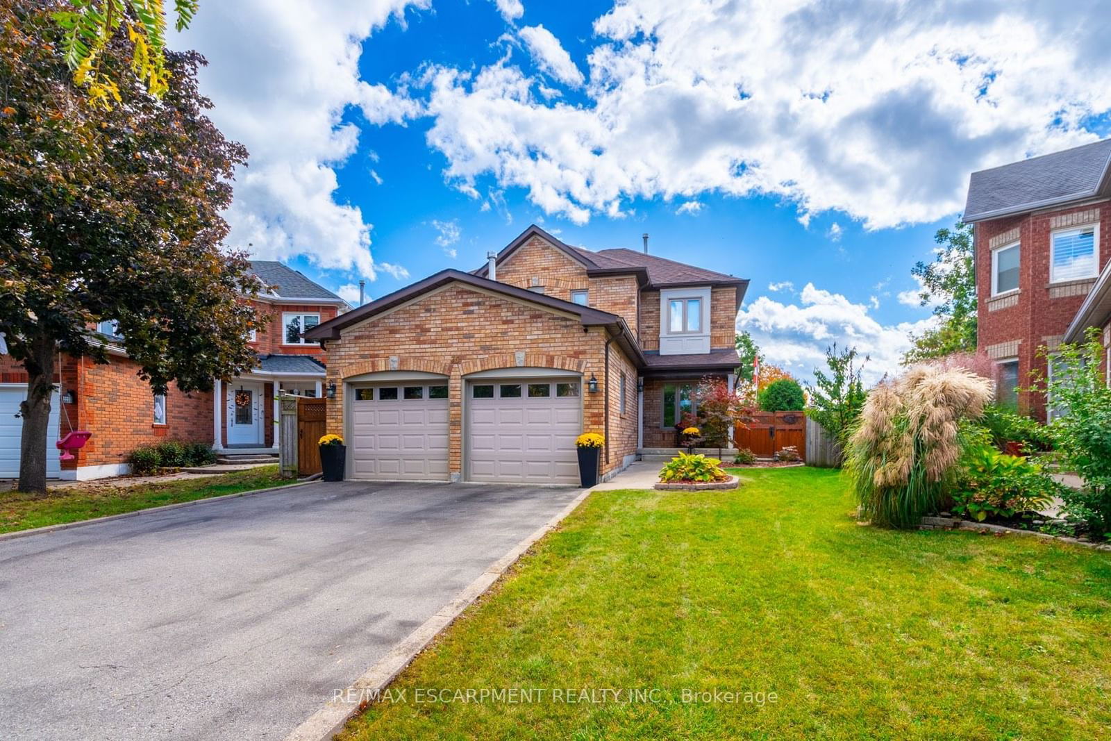 Detached House for sale at 75 Chatsworth Crescent, Hamilton, Waterdown, L8B 0N7 - MLS: X11962611