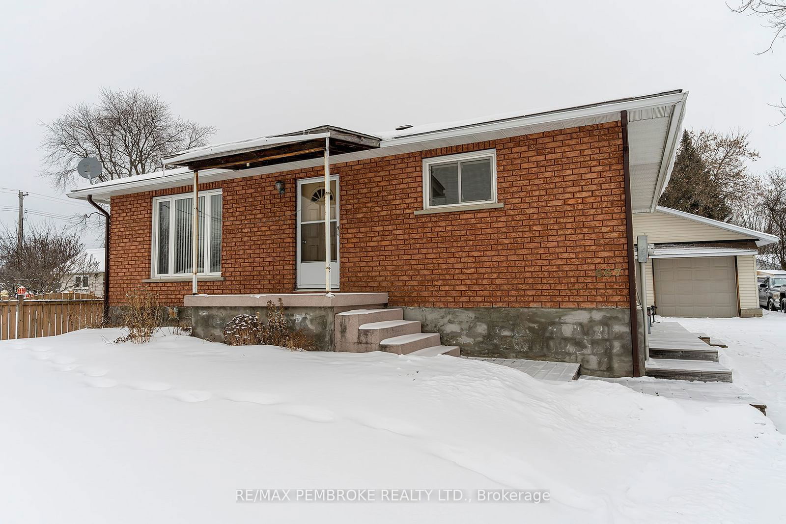 Detached House sold at 667 Roy Street, Laurentian Valley, 531 - Laurentian Valley, K8A 6S4 - MLS: X11962635