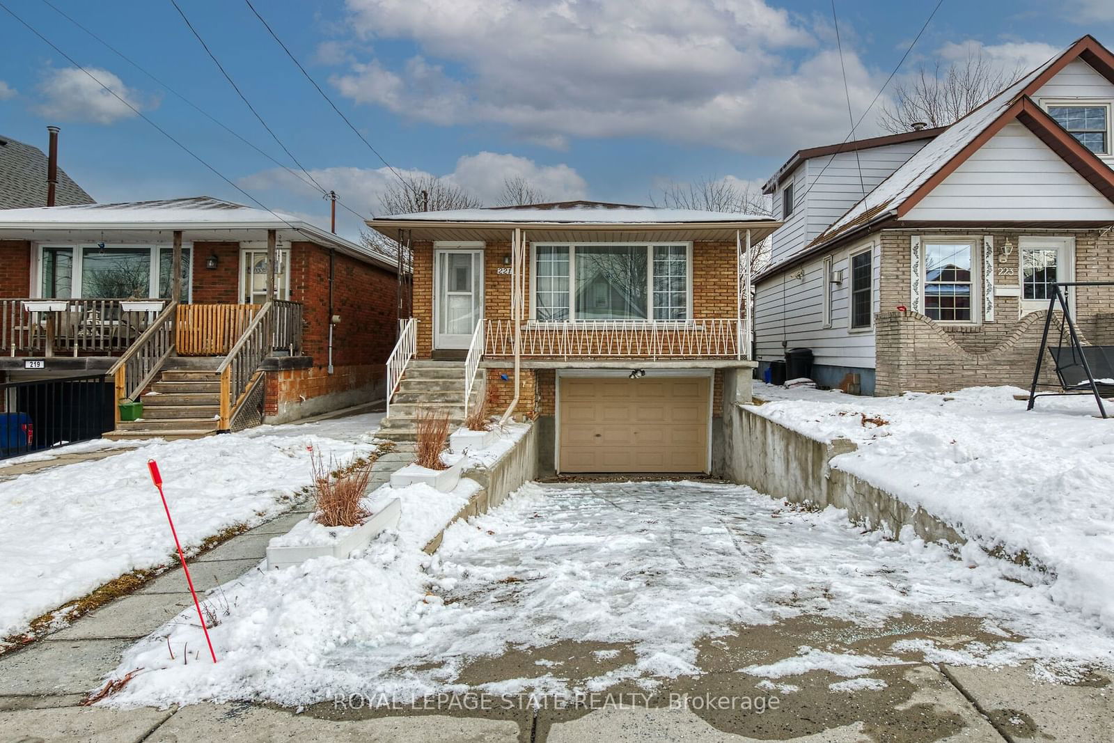 Detached House for sale at 221 East 24th Street, Hamilton, Eastmount, L8V 2Y5 - MLS: X11962851