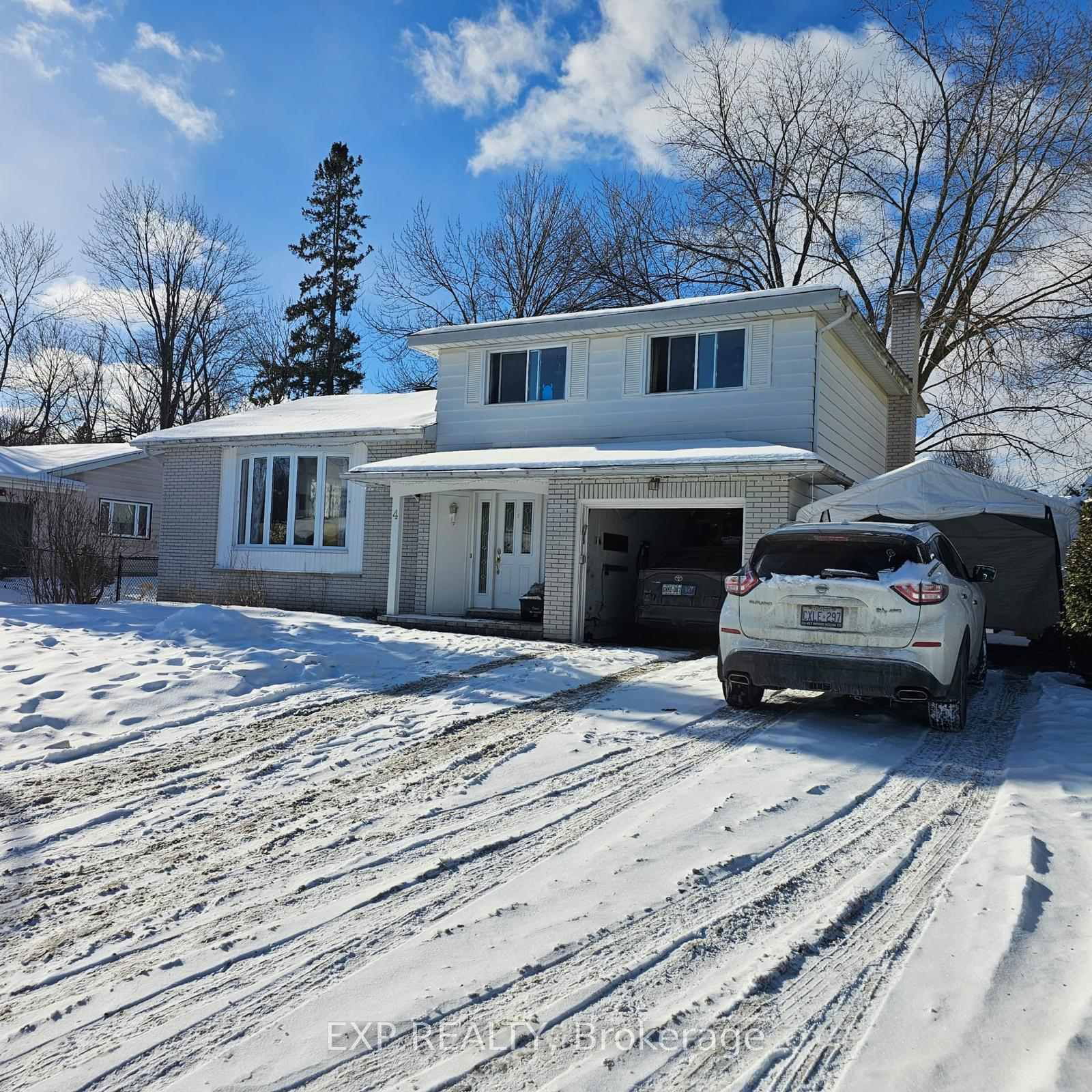 Detached House for sale at 4 PARKLANE Court, Ottawa, Blackburn Hamlet, K1B 3H2 - MLS: X11962958