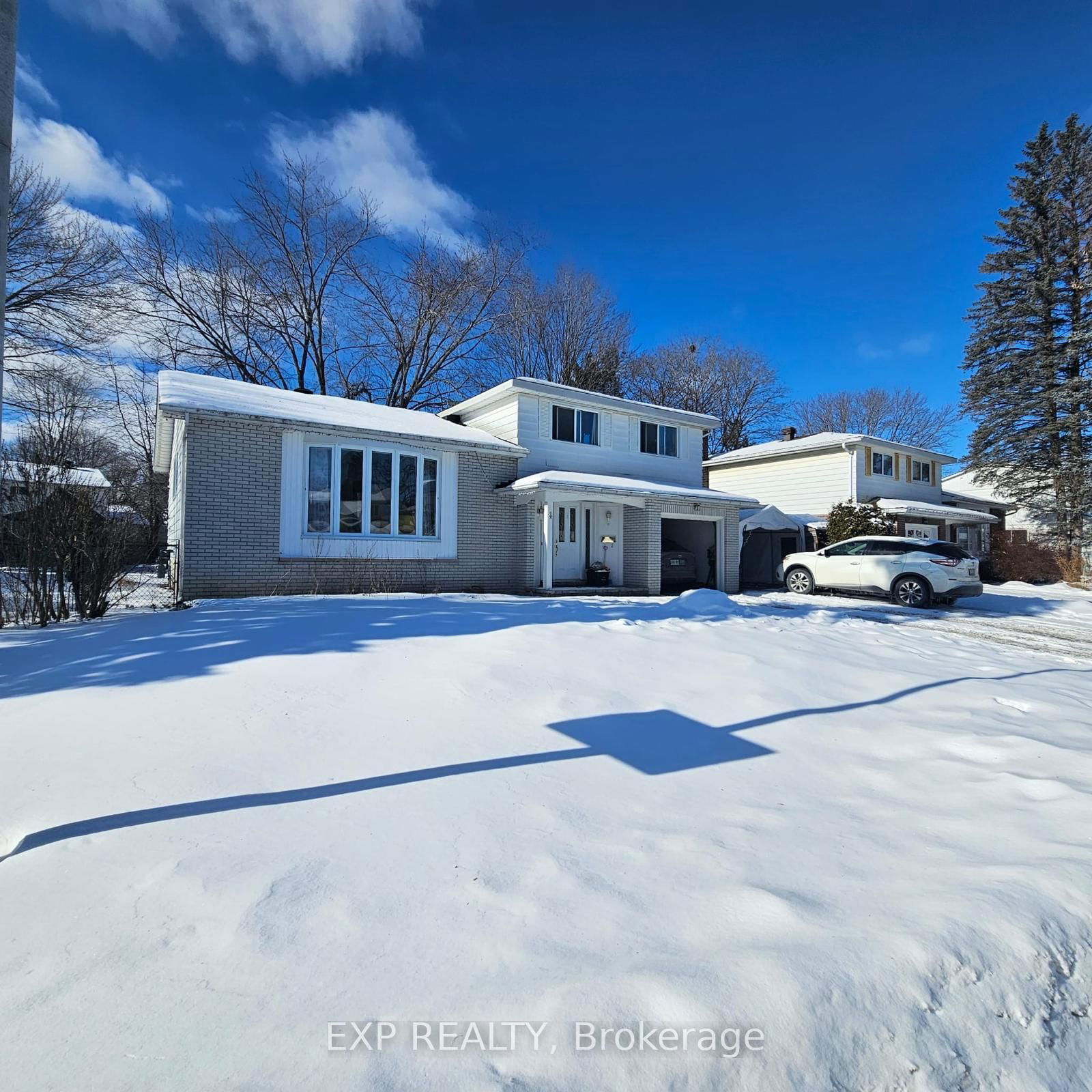 Detached House for sale at 4 PARKLANE Court, Ottawa, Blackburn Hamlet, K1B 3H2 - MLS: X11962958