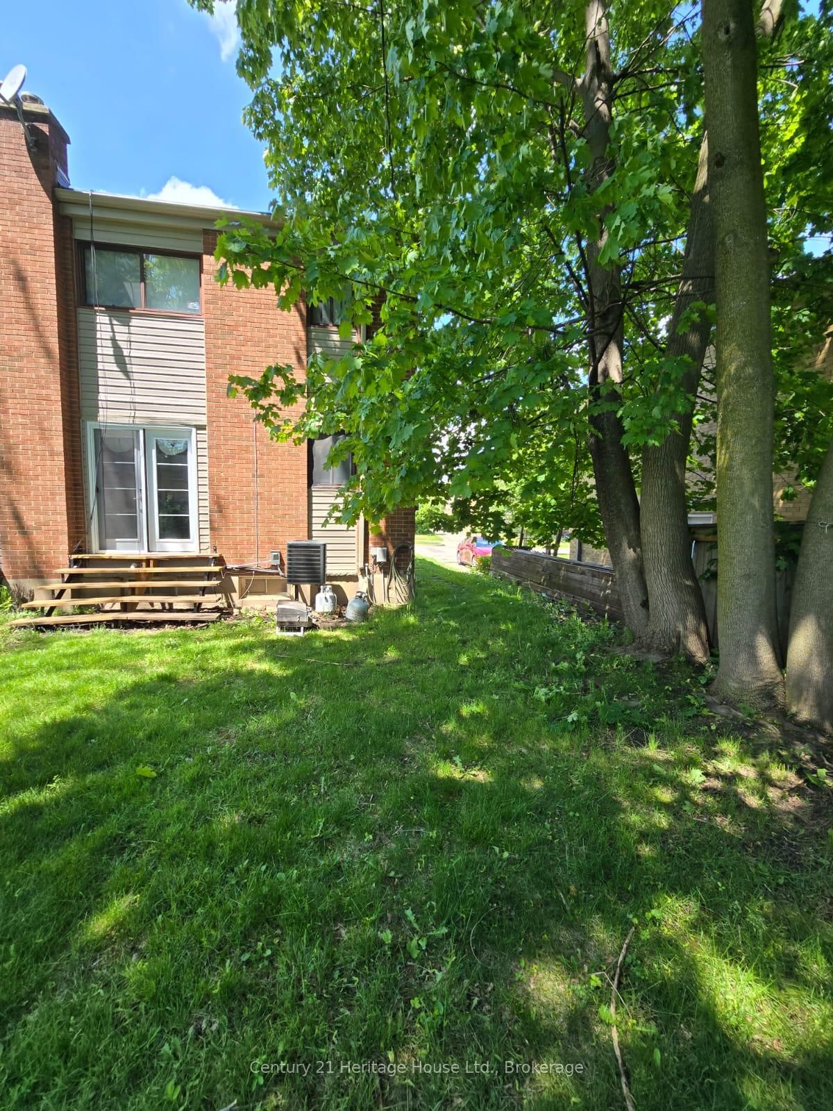 Semi-Detached House sold at 49B Marshall Street, Waterloo, N2J 2T3 - MLS: X11963096