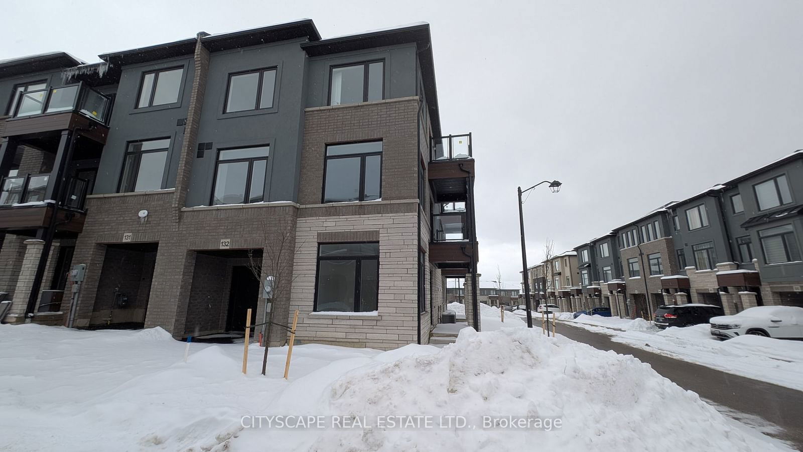 Townhouse for lease at 132-155 Equestrian Way, Cambridge, N3E 0E8 - MLS: X11963301