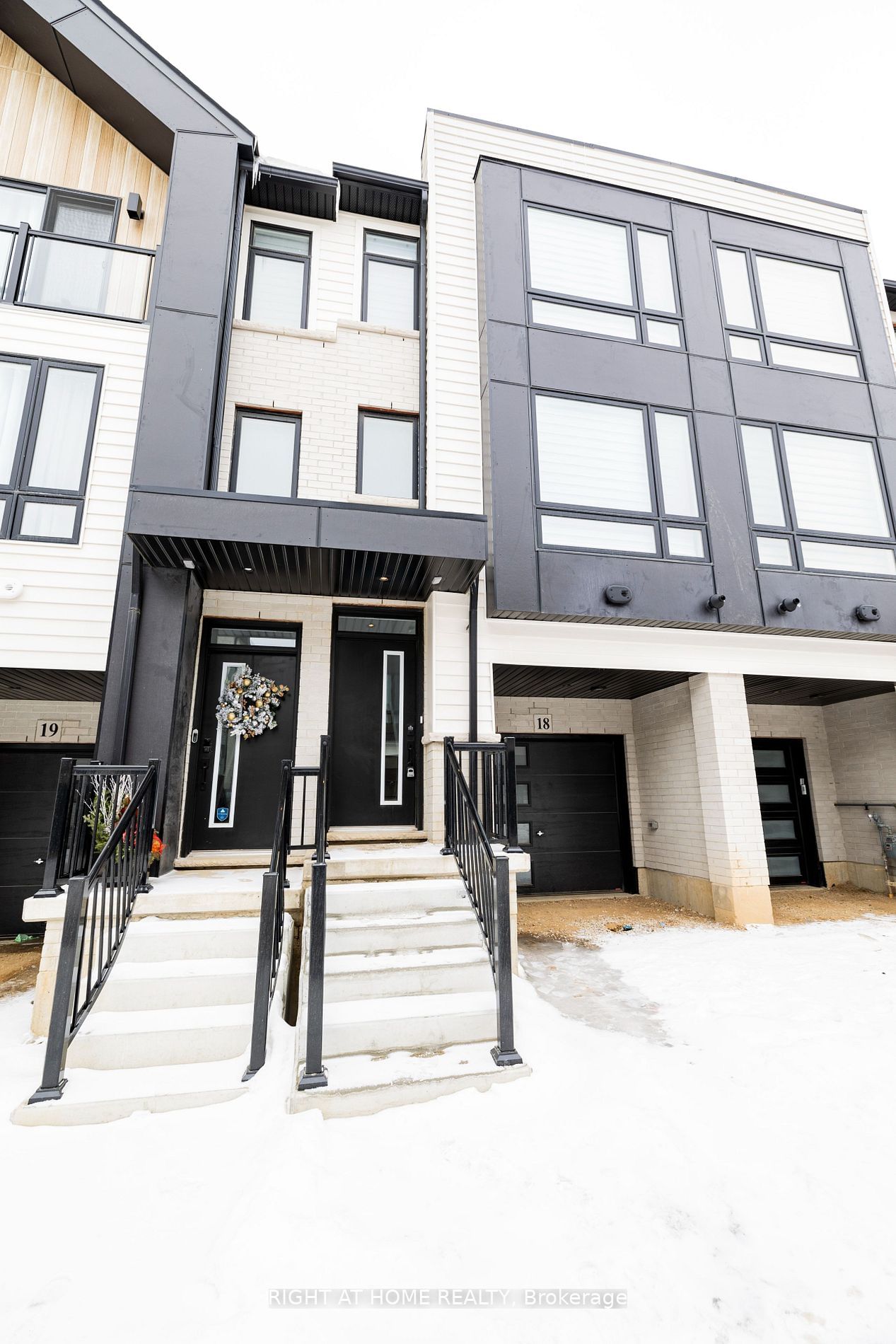 Townhouse for lease at 18-55 Tom Brown Drive, Brant, Paris, N3L 3E3 - MLS: X11963878