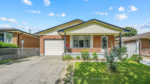 8 Poplar Crescent