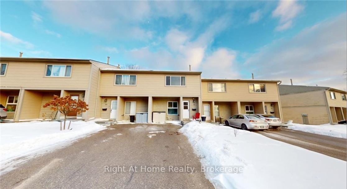 Townhouse sold at 49-15 Green Valley Drive, Kitchener, N2P 1K7 - MLS: X11964160