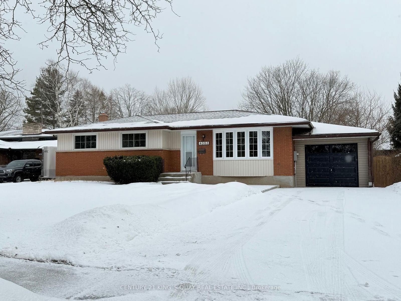 Detached House for lease at 4383 Petrie Court, Niagara Falls, L2E 6L8 - MLS: X11964309