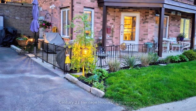 25 - 20 Huron Street N