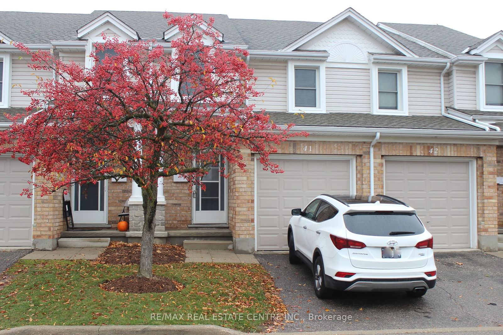 Townhouse sold at 41-66 RODGERS Road, Guelph, Hanlon Creek, N1G 4Y5 - MLS: X11965636