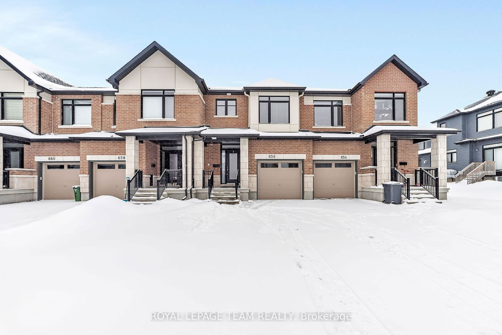 Townhouse sold at 656 Putney Crescent, Ottawa, Stittsville (South), K2S 2N7 - MLS: X11965778