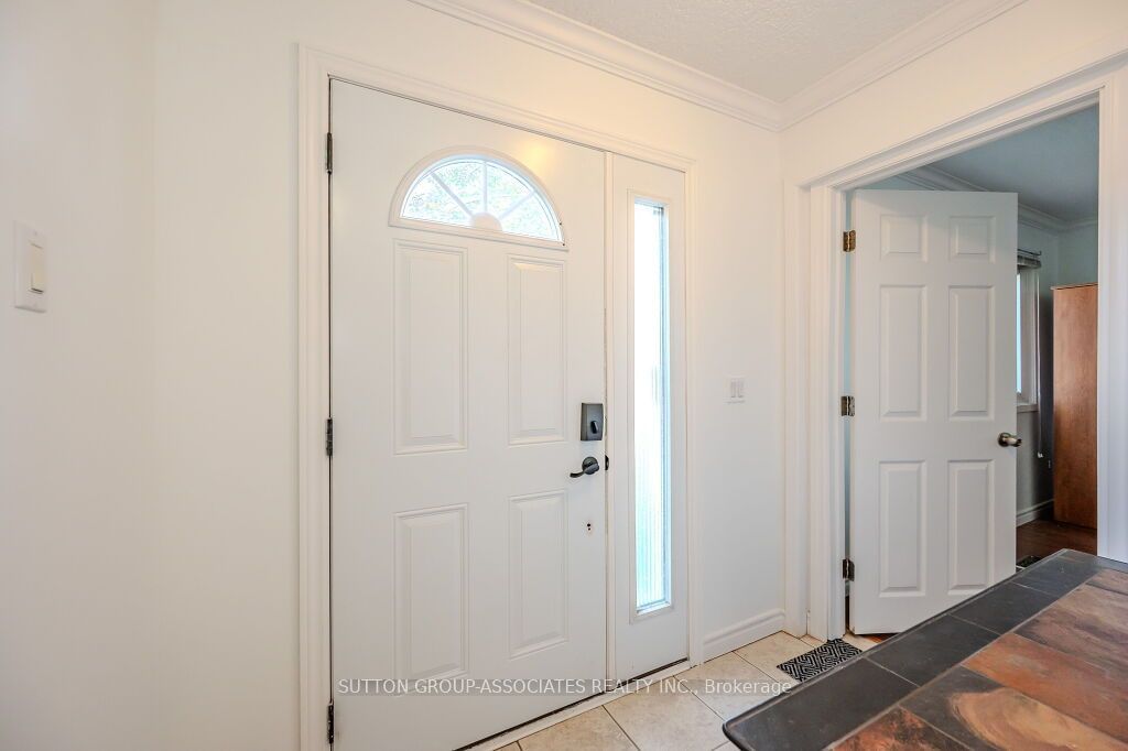 Townhouse for sale at 18-121 University Avenue, Waterloo, N2J 2W1 - MLS: X11965922