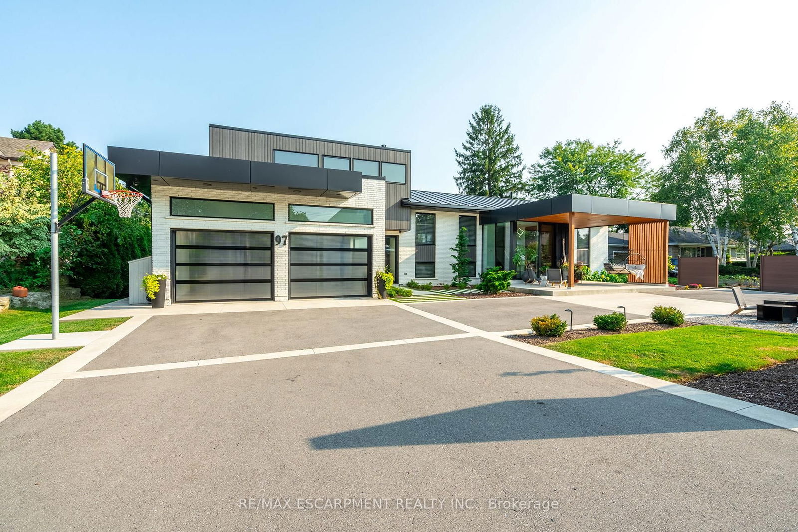 Detached House sold at 97 Overdale Avenue, Hamilton, Waterdown, L9H 7H1 - MLS: X11965938