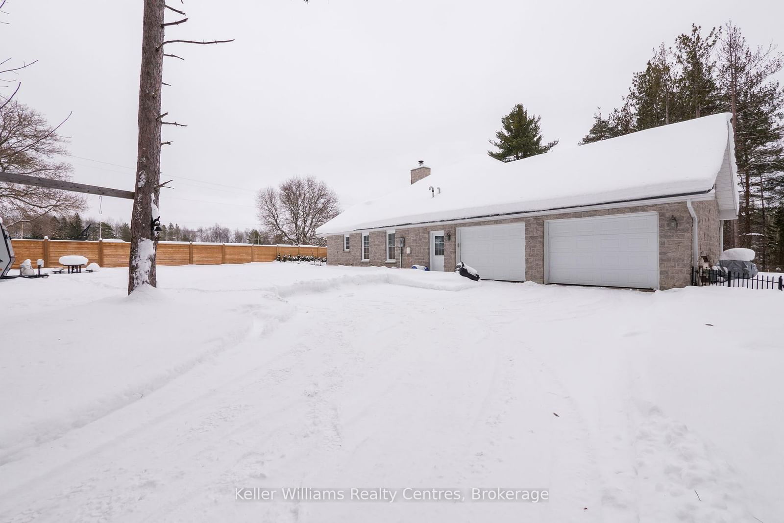Detached House sold at 685 BRUCE ROAD 8, South Bruce Peninsula, South Bruce Peninsula, N0H 2T0 - MLS: X11965979