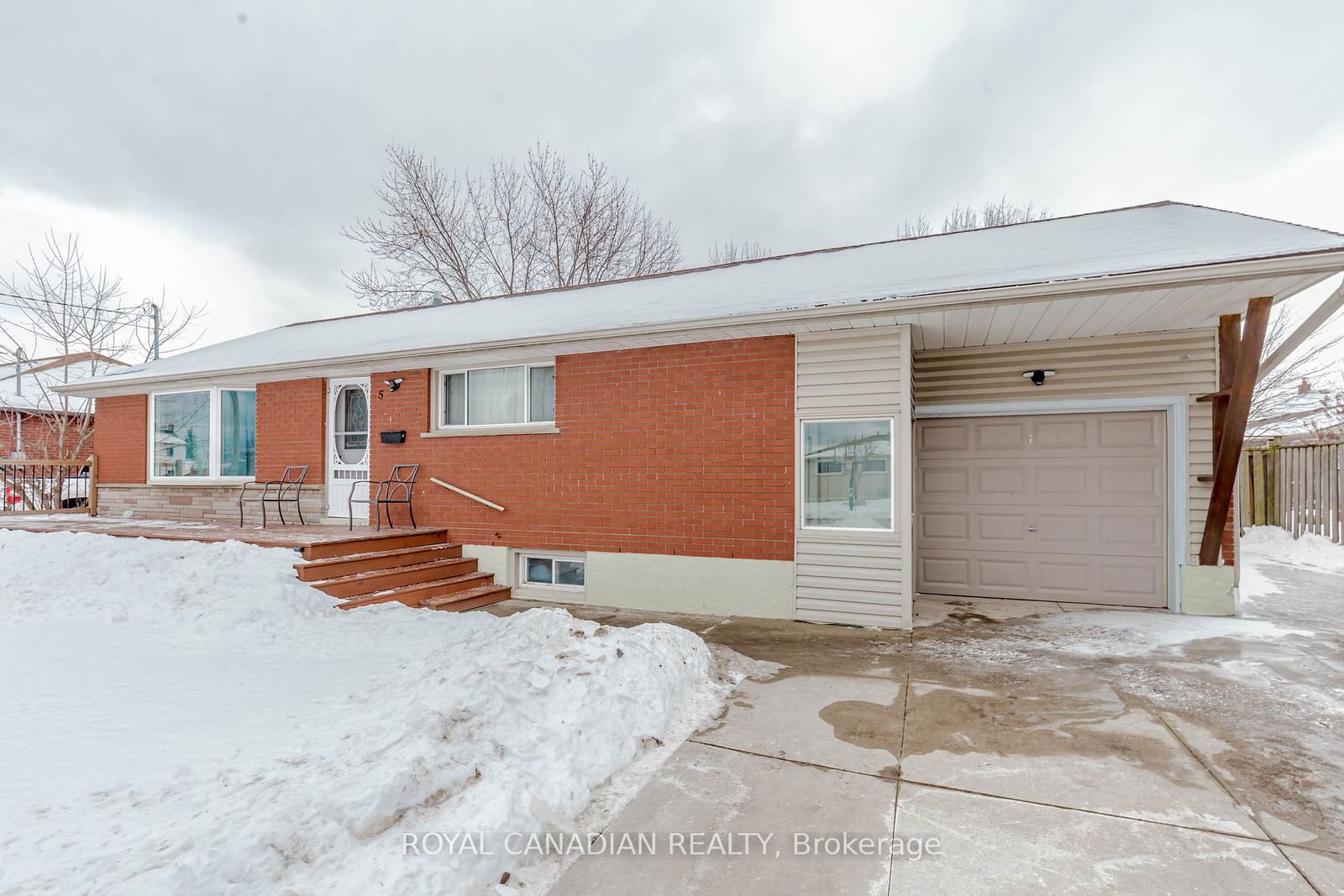 Detached House for sale at 5 Cherry Avenue, Grimsby, 540 - Grimsby Beach, L3M 2G8 - MLS: X11966102