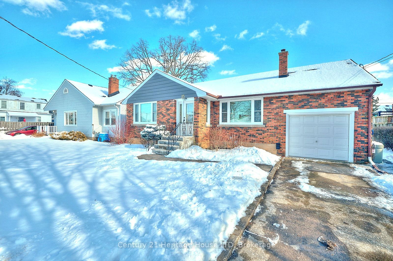 Detached House sold at 13 Elmwood Avenue, Welland, 772 - Broadway, L3C 2C7 - MLS: X11966337