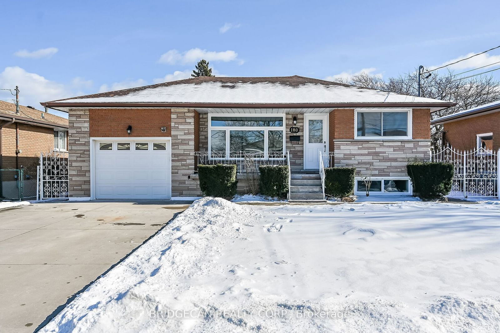 Detached House for sale at 180 Oakland Drive, Hamilton, Kentley, L8E 1B6 - MLS: X11966582