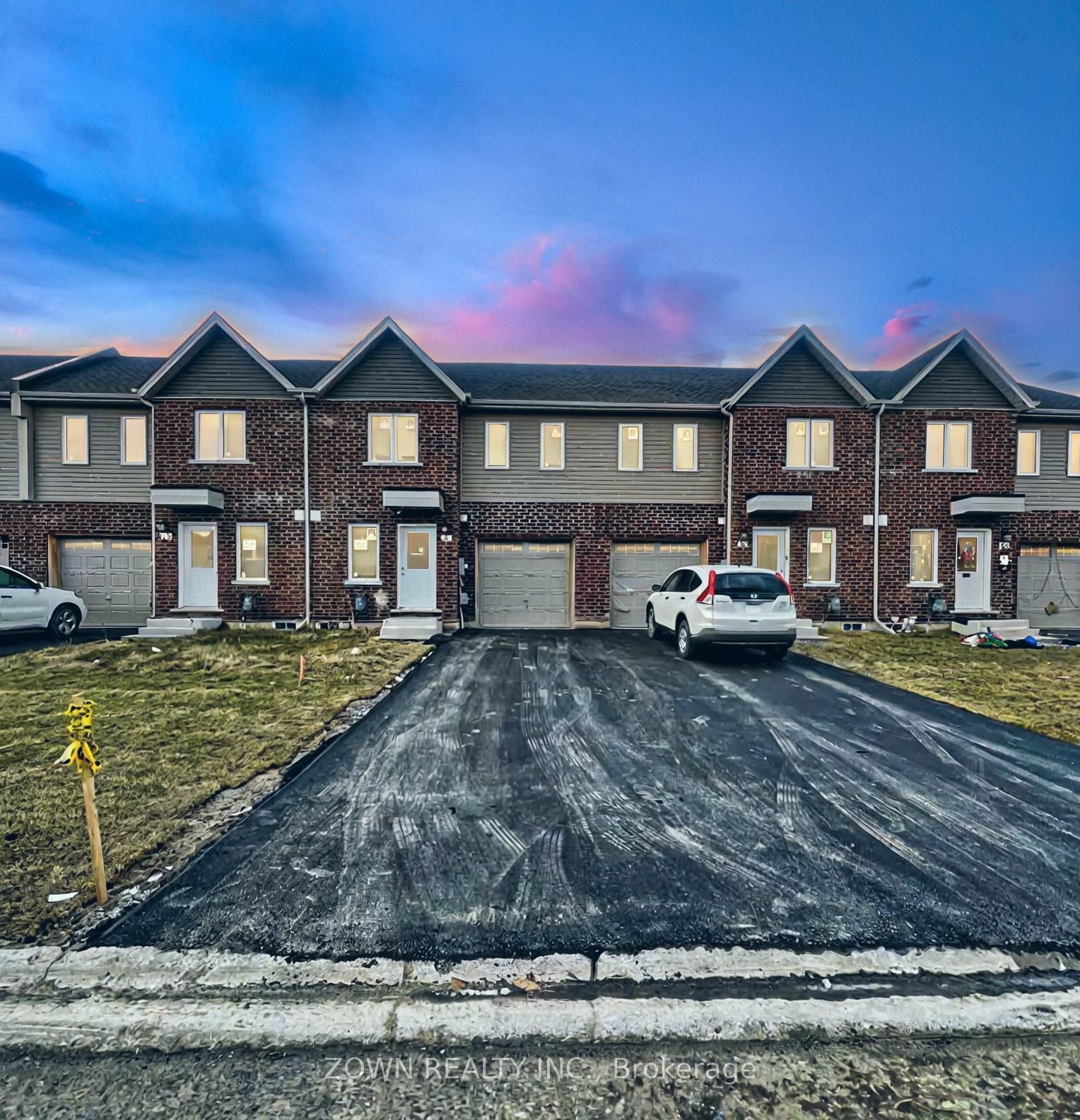 Townhouse for sale at 366 Chaffey Street, Welland, L3B 2Z1 - MLS: X11966640