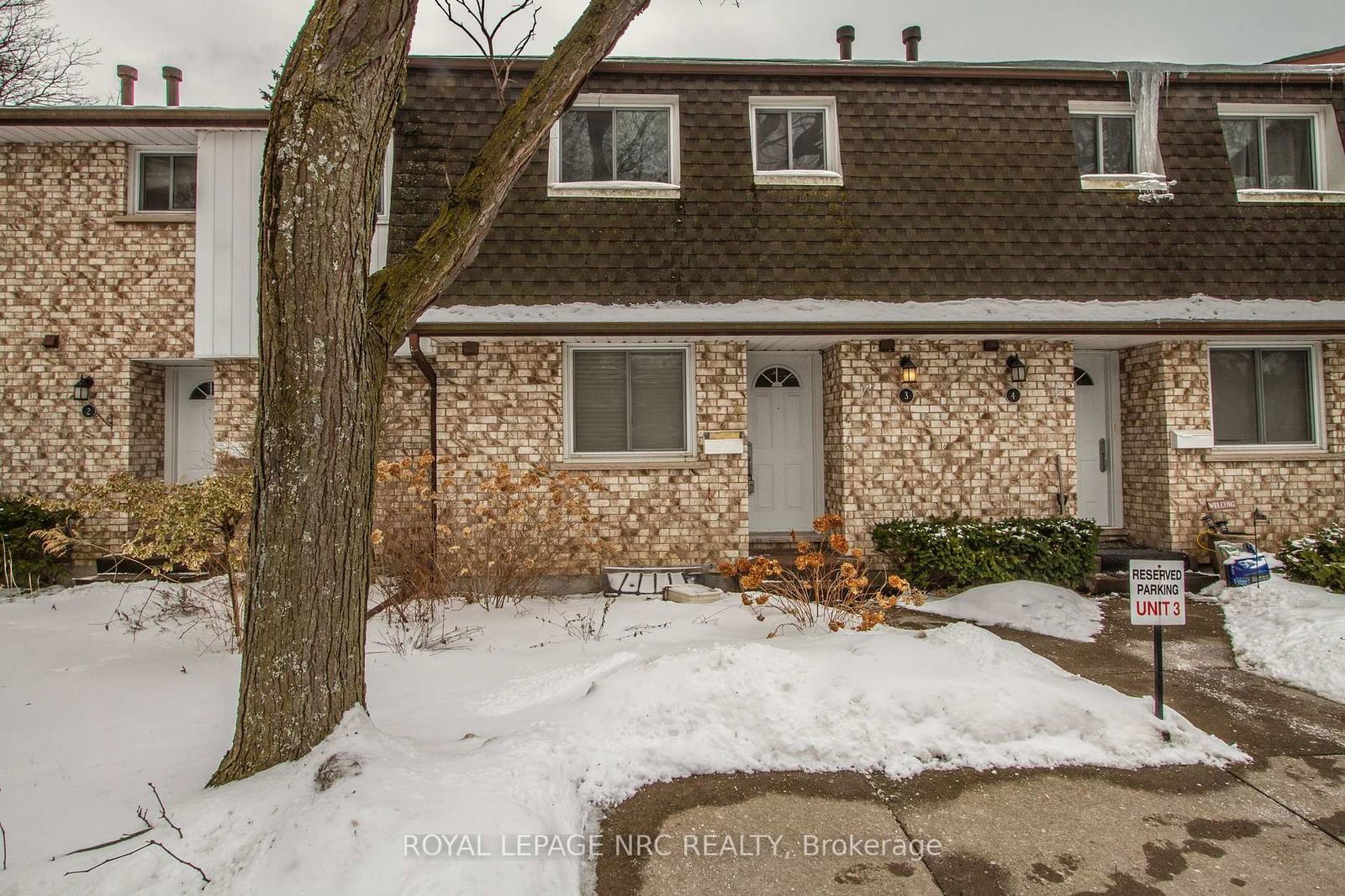 Townhouse sold at 3-5815 Swayze Drive, Niagara Falls, 205 - Church's Lane, L2J 3W3 - MLS: X11966785