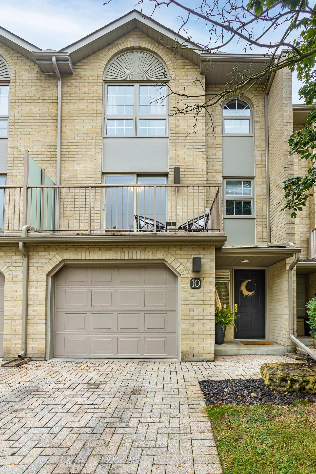 Townhouse sold at 10-1399 Commissioners Road, London, South B, N6K 4G9 - MLS: X11966822