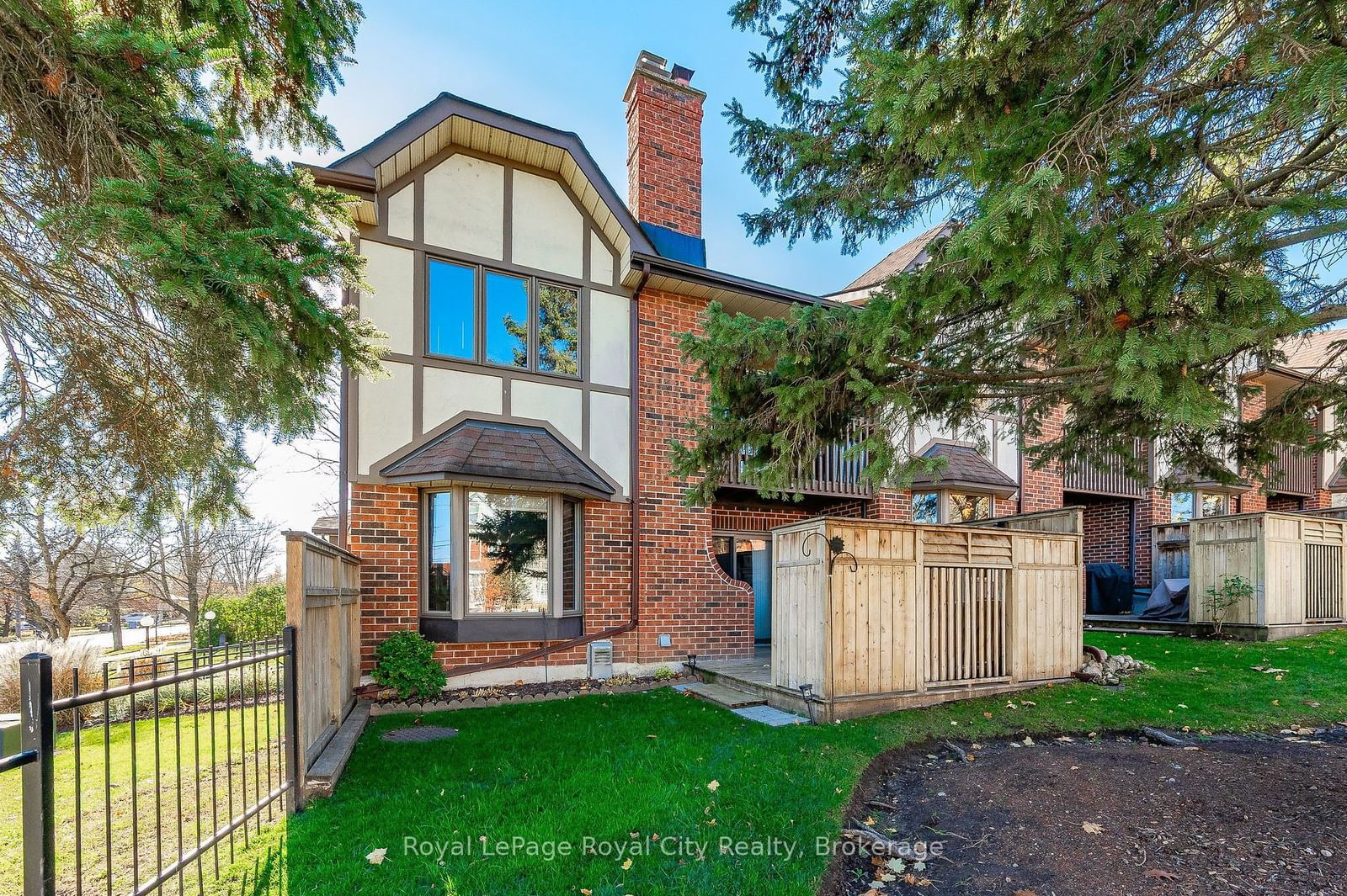 Building at 121 WATERLOO Avenue, Guelph, Central West