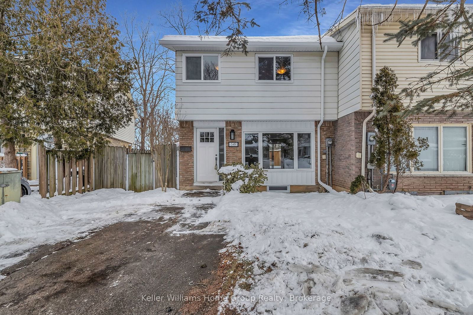 Townhouse for sale at 549 Parkview Crescent, Cambridge, N3H 4Z9 - MLS: X11966941