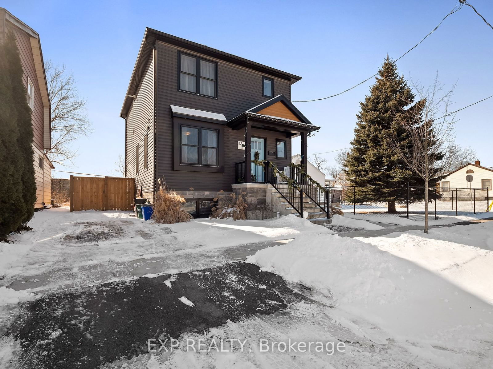 Detached House for sale at 53 Plymouth Avenue, St. Catharines, 450 - E. Chester, L2R 2X8 - MLS: X11966963