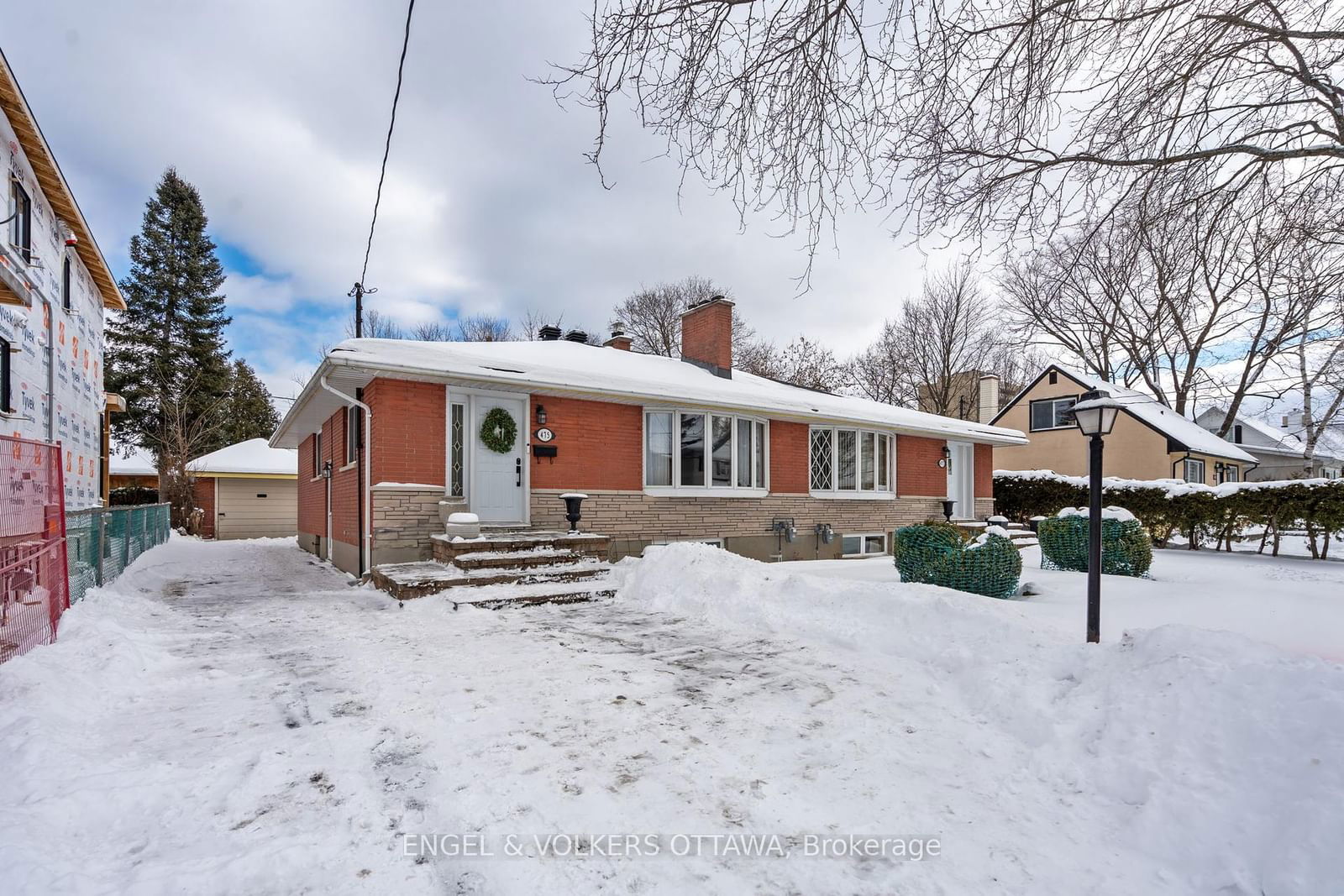 Semi-Detached House sold at 475 Edgeworth Avenue, Woodroffe, 6002 - Woodroffe, K2B 5L2 - MLS: X11967251