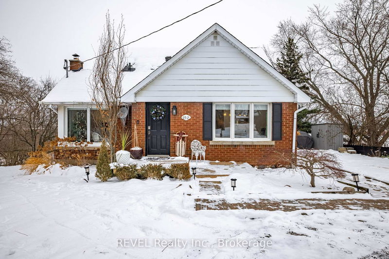 home for sale on 232 Queenston Road
