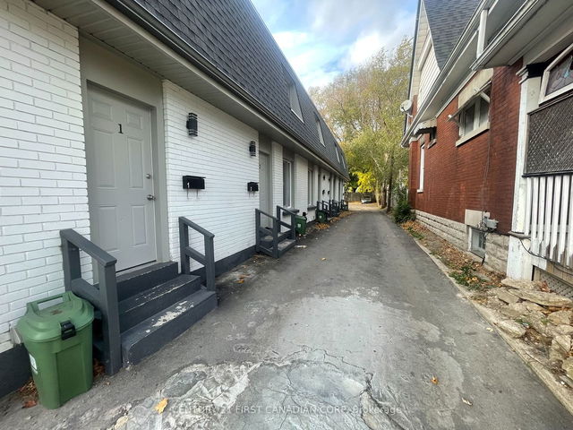 2 - 292 Simcoe Street