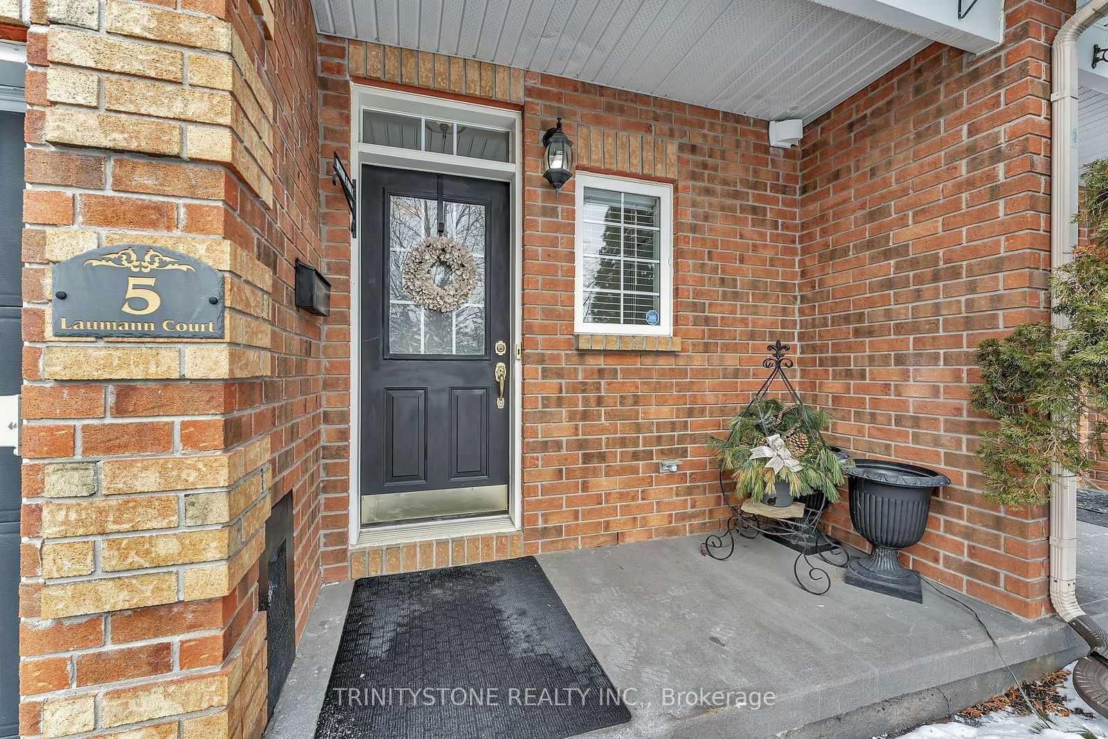 Townhouse for sale at 5 Laumann Court, Stittsville - Munster - Richmond, 8202 - Stittsville (Central), K2S 1V9 - MLS: X11967531