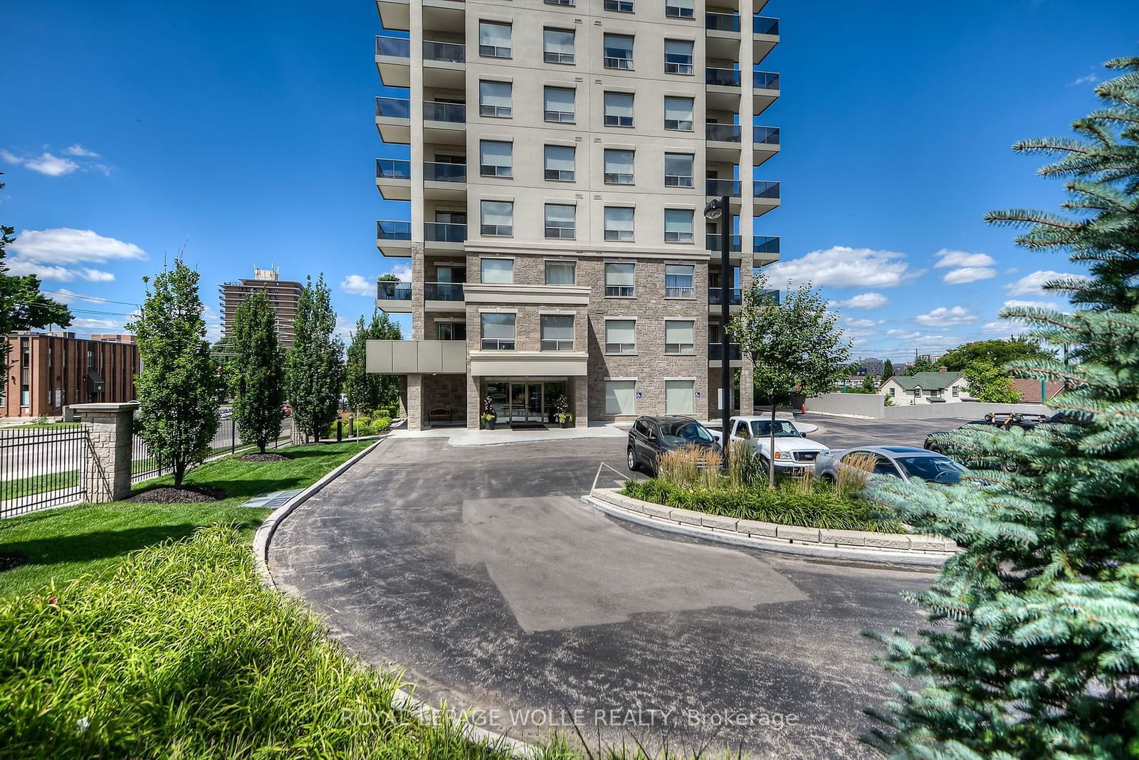 Condo for sale at 604-223 Erb Street, Waterloo, N2L 0B3 - MLS: X11967554