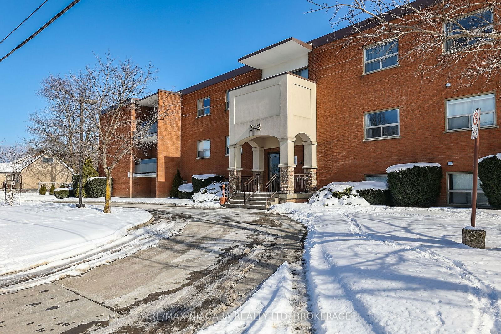 Condo for sale at 202-242 Oakdale Avenue, St. Catharines, 456 - Oakdale, L2P 3K5 - MLS: X11967613