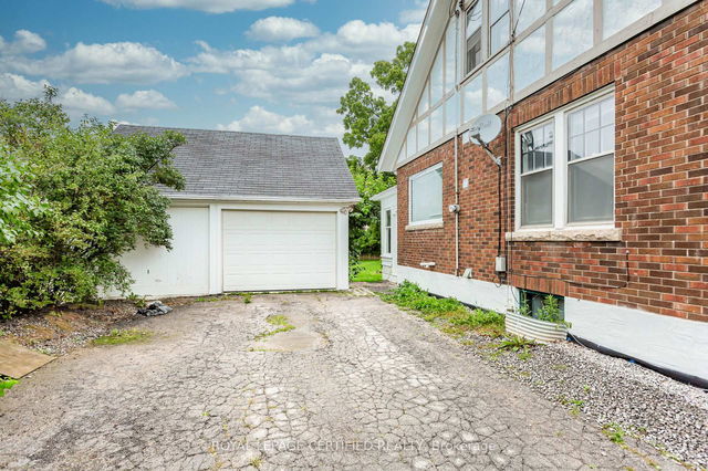 391 Dundas Street