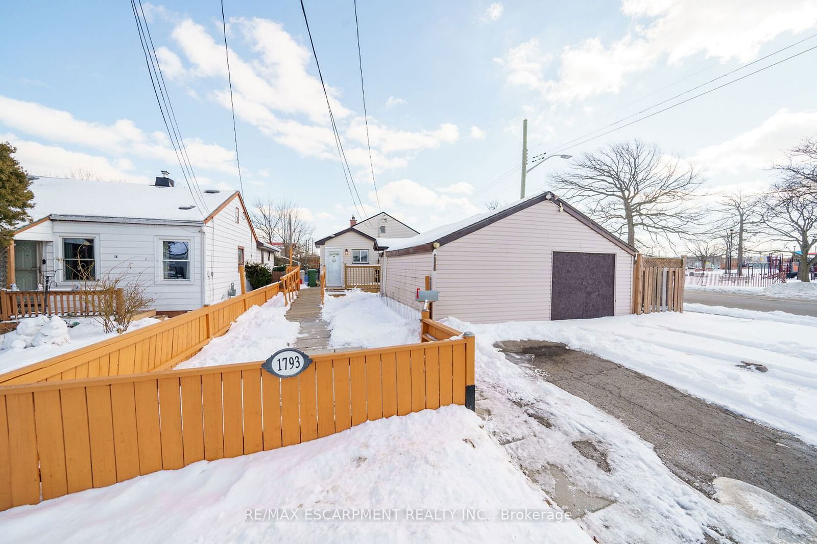 Detached House for sale at 1793 Main Street, Hamilton, Normanhurst, L8H 1E5 - MLS: X11967720