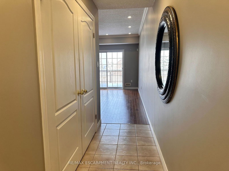 14 - 2 Harbour Dr, Hamilton, L8E 6B1 | Image 3