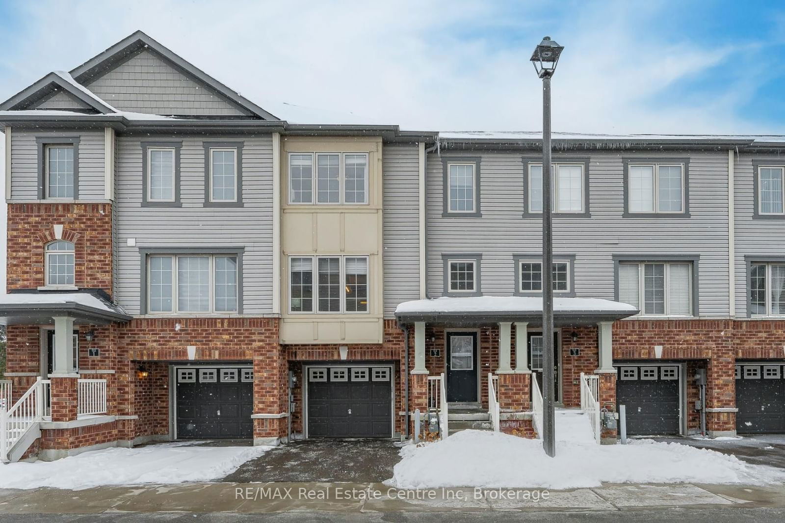 Townhouse for sale at 2-395 Linden Drive, Cambridge, N3H 0C8 - MLS: X11967876