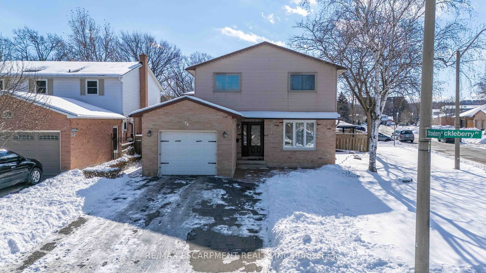 Detached House for sale at 74 Huckleberry Place, Hamilton, Riverdale, L8E 4R6 - MLS: X11967884