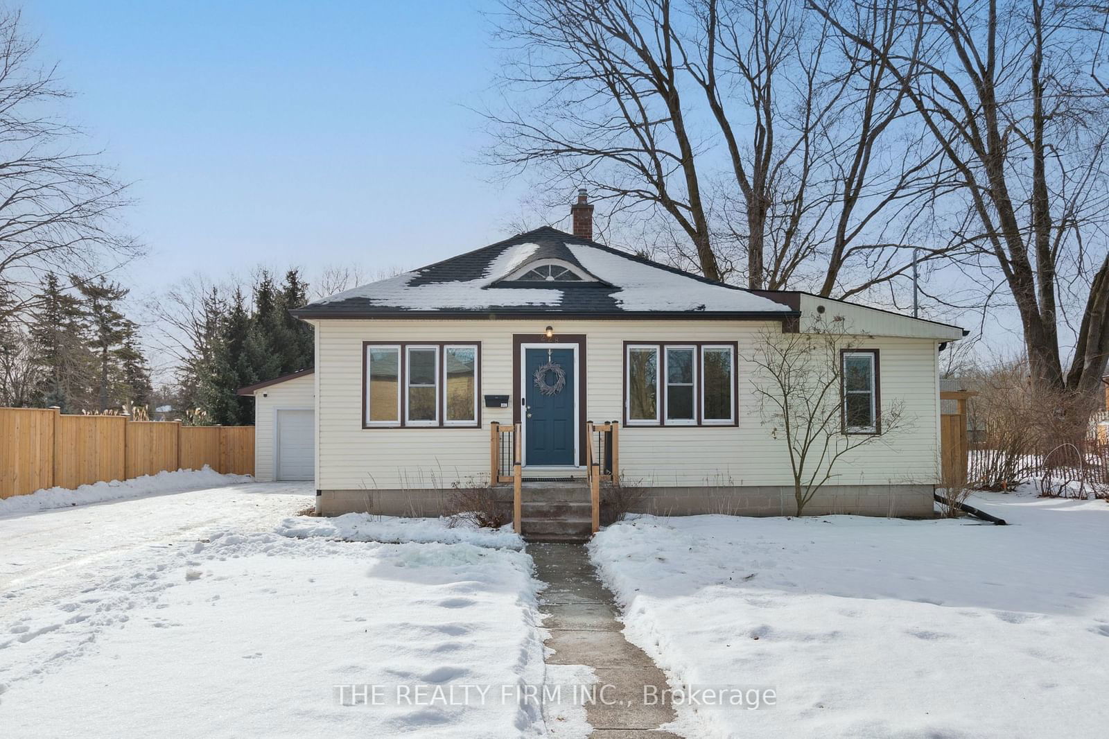 Detached House for sale at 228 Sydenham Street, Strathroy-Caradoc, NW, N7G 1V3 - MLS: X11967989