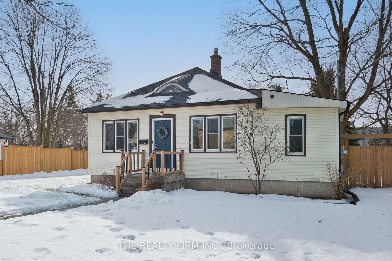 Detached House for sale at 228 Sydenham Street, Strathroy-Caradoc, NW, N7G 1V3 - MLS: X11967989