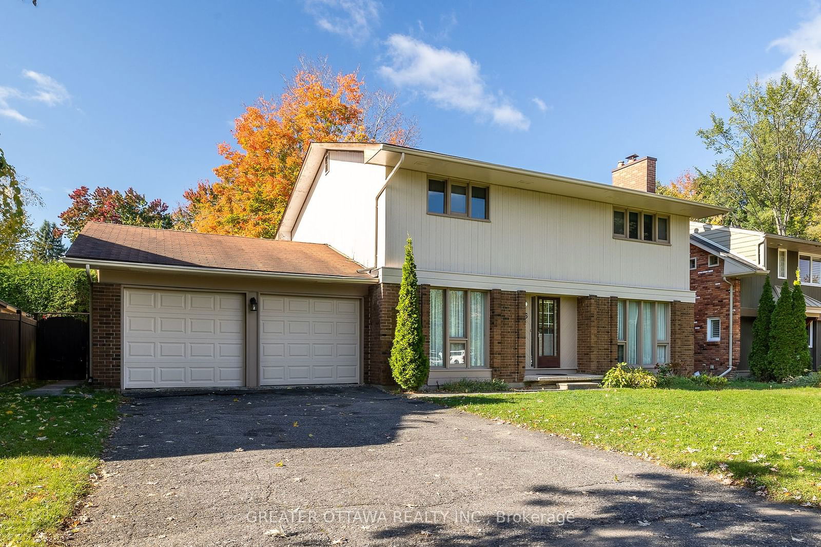 Building at 15 Rutherford Crescent, Ottawa, Kanata - Beaverbrook