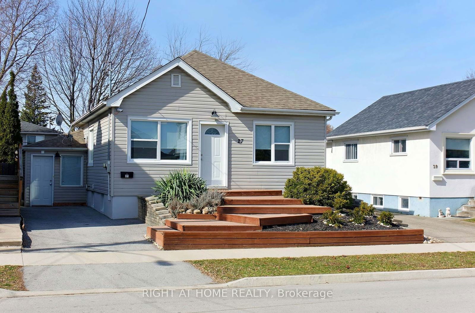 Detached House for sale at 27 Brighton Avenue, St. Catharines, 445 - Facer, L2M 5S6 - MLS: X11968219