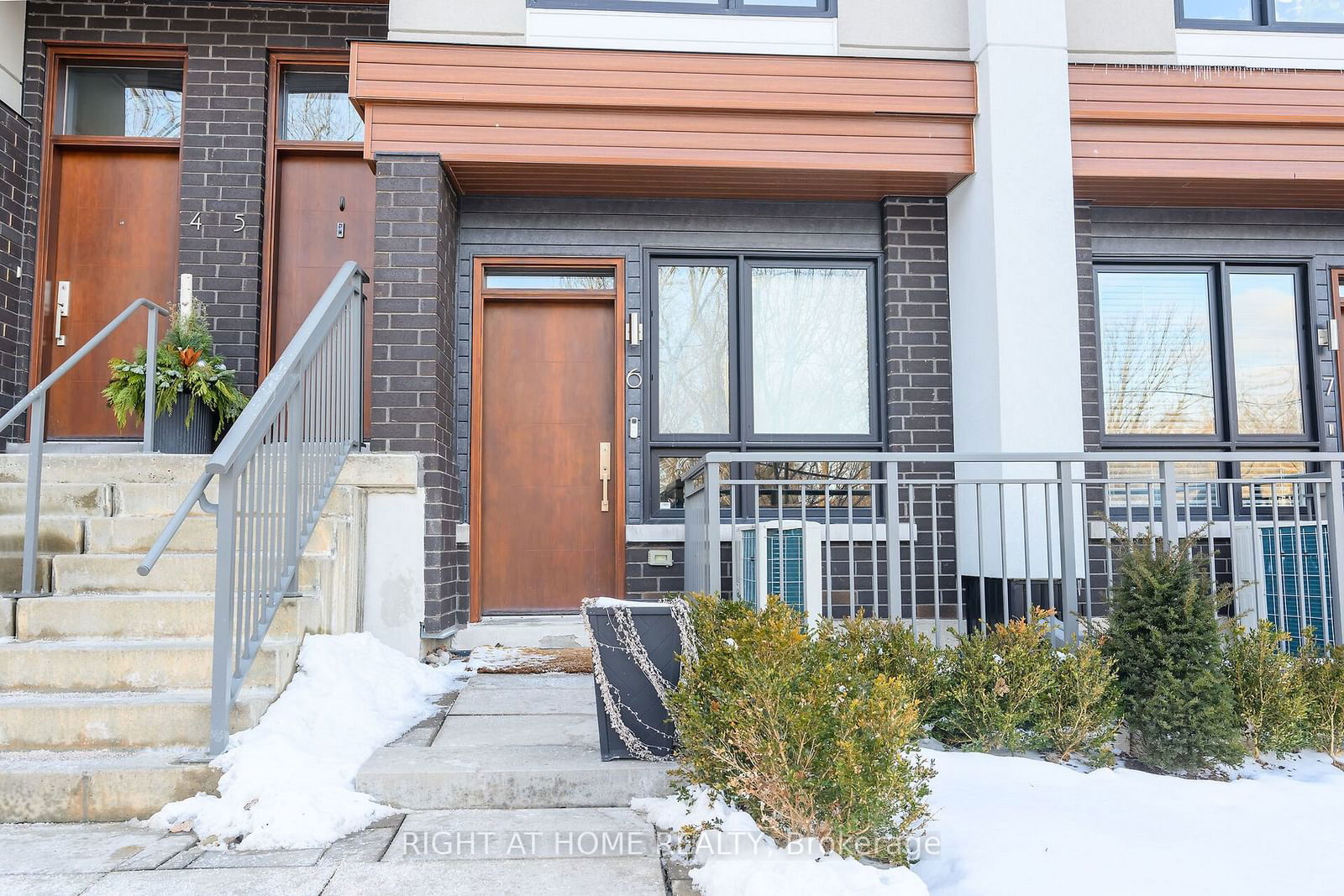 Townhouse for sale at 6-39 Robinson Street, Grimsby, L3M 3C8 - MLS: X11968231