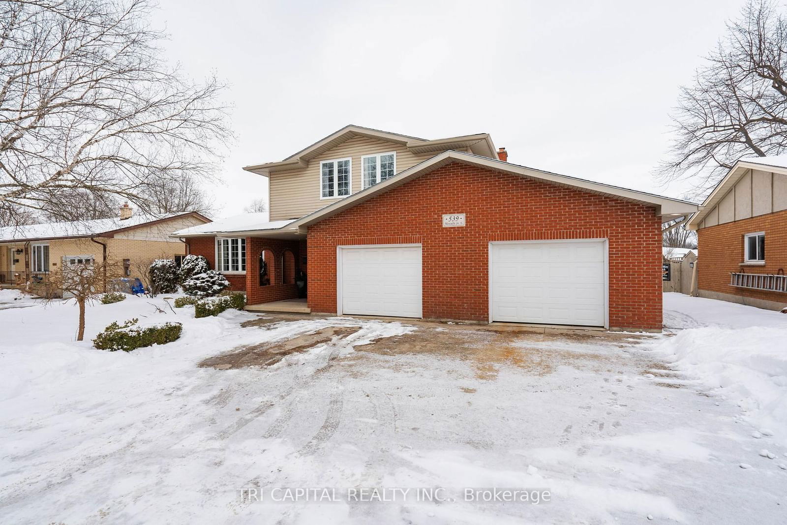 Detached House sold at 539 Metcalfe Street, Strathroy-Caradoc, Rural Strathroy Caradoc, N7G 1R1 - MLS: X11968781